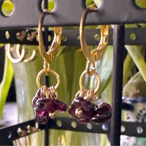 Garnet confetti gold chandelier dangle earrings/ protection stone for Scorpio - Picture 2 of 5